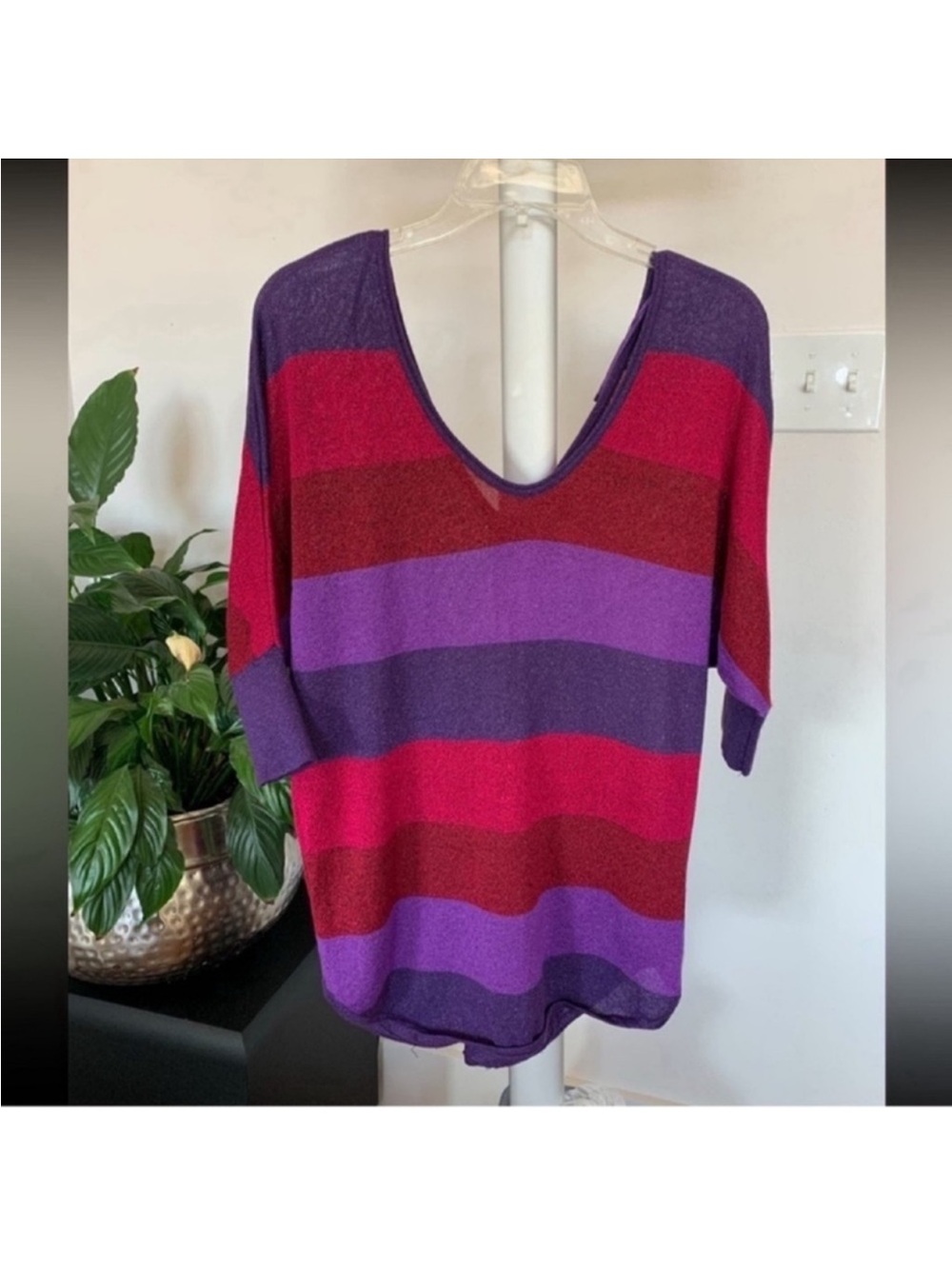 Express knit top/Shirt/Blouse Sz M V neck Sparkle purple red pink